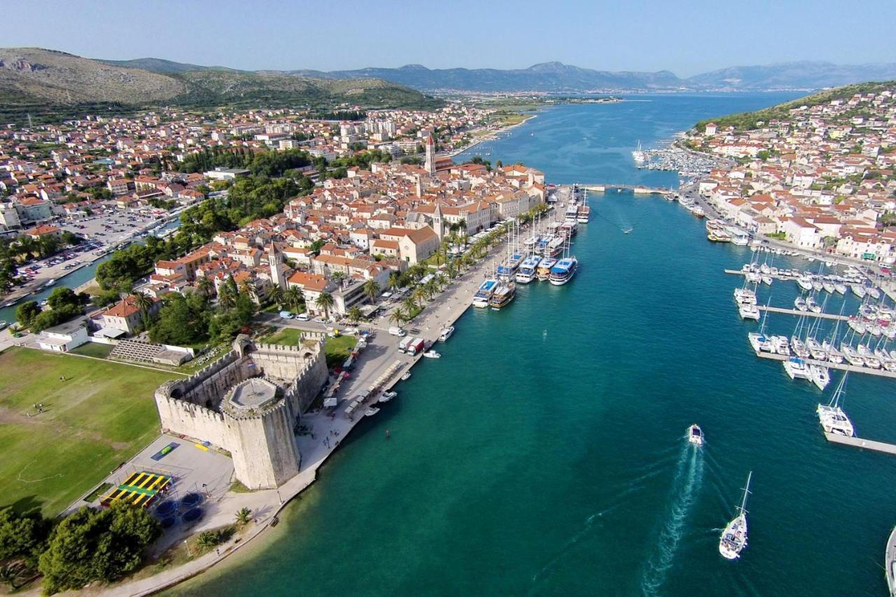 Apartments By The Sea Trogir - 11895 Kültér fotó