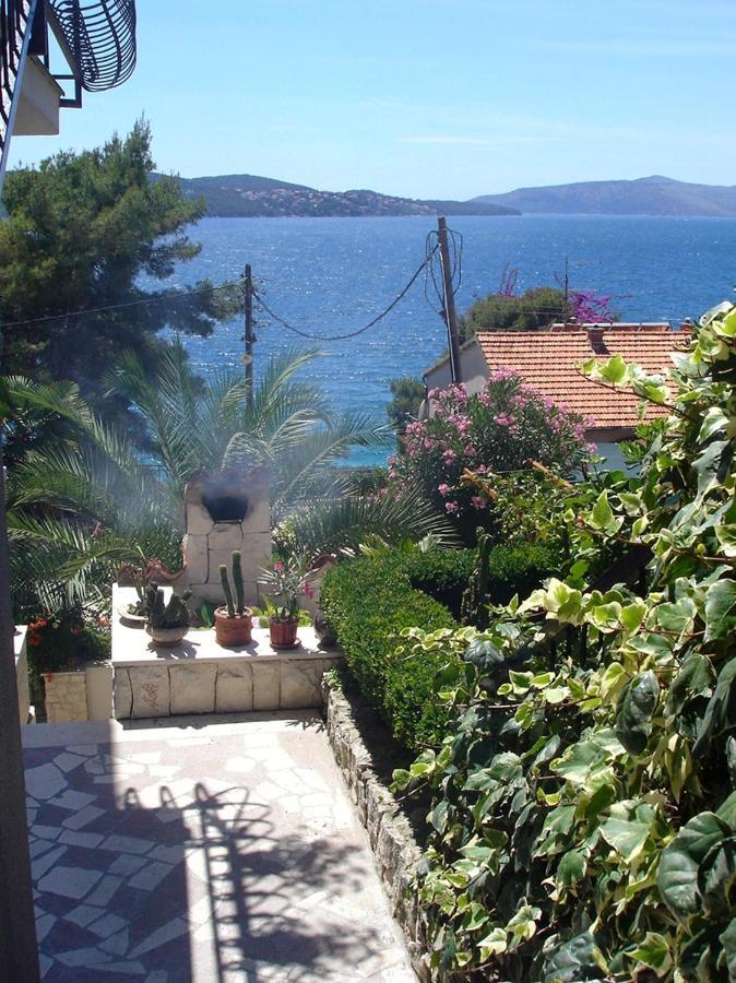 Apartments By The Sea Trogir - 11895 Kültér fotó